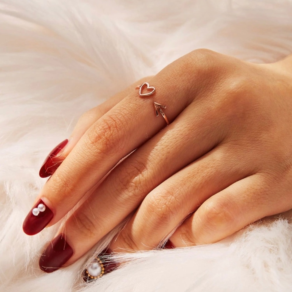 💘 NWOT Gorgeous heart and arrow ring - one size